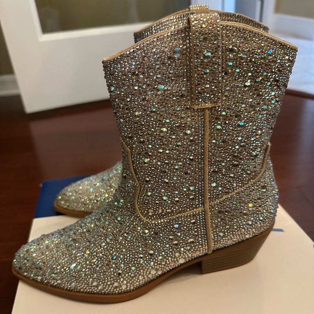 Arizona Jean Company Gorgeous Rhinestone Boots
